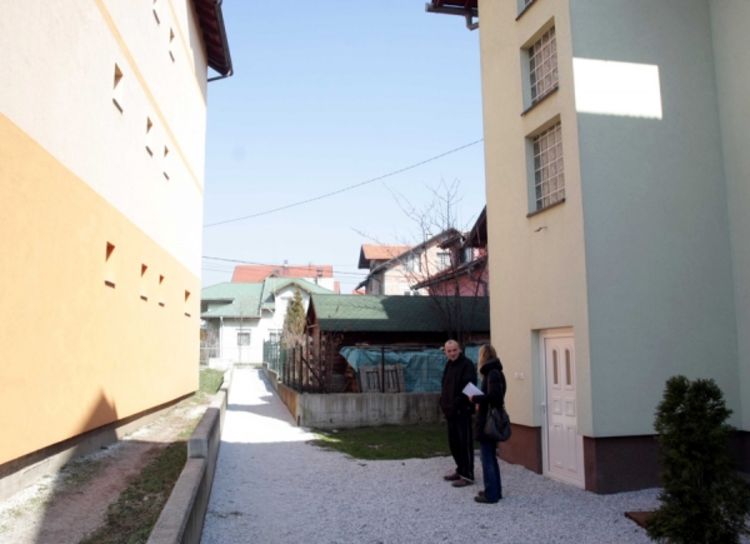 Zbog spora sa komšijama autom ne mogu do kuće