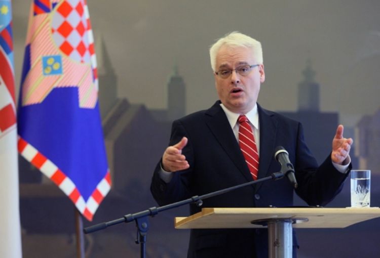 Josipović: Granica s BiH neće biti kineski zid