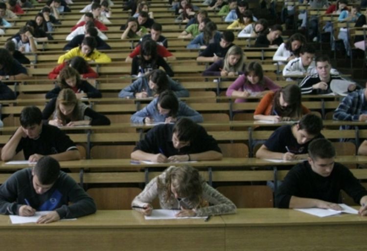 Pomama za "bubicama" prilikom polaganja ispita