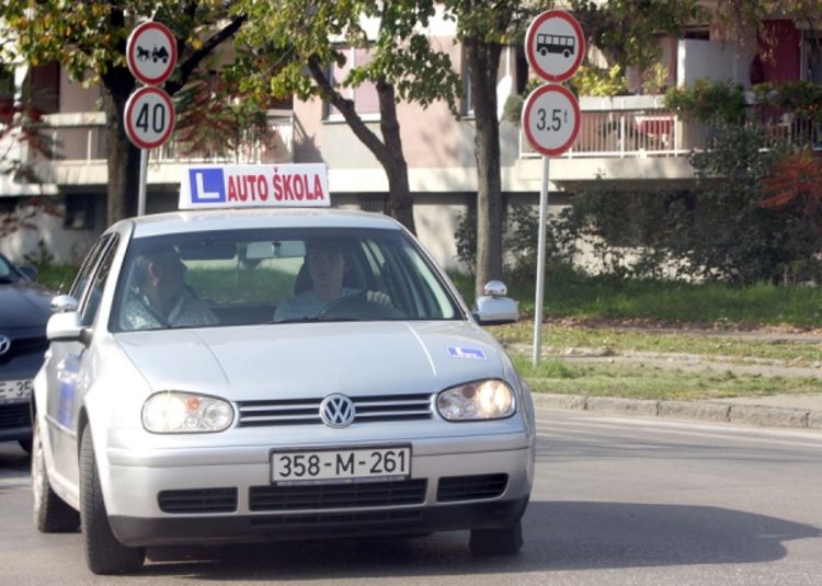 Obustavljeno polaganje vozačkih ispita