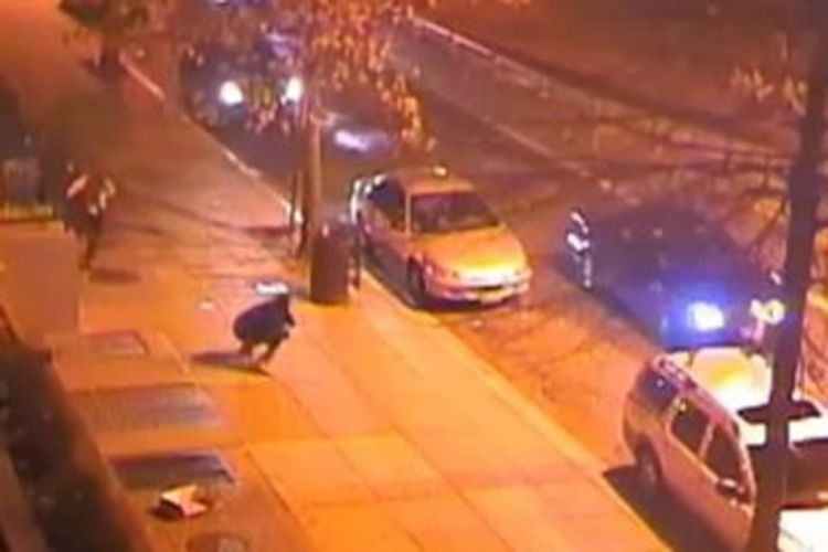 13 osoba ranjeno u pucnjavi iz dva automobila u Vašingtonu