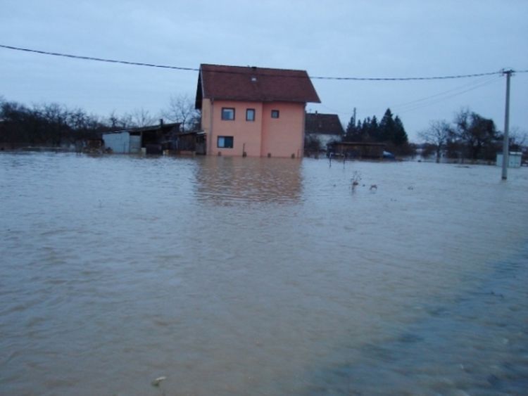 Poplave u Semberiji, Drina zaplavila 100 vikendica