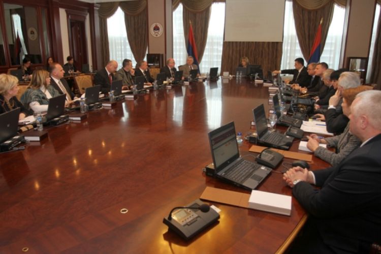Vlada RS: Direktori da stave mandat na raspolaganje