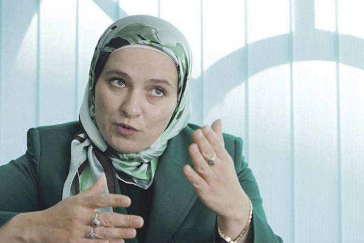 Amra Babić, stroga načelnica sa hidžabom