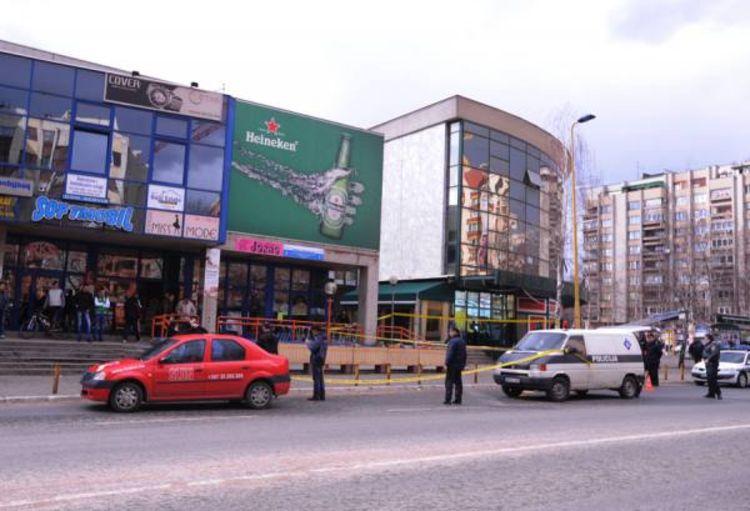 Muškarac ranjen ispred tržnog centra u Tuzli, napadači u bijegu
