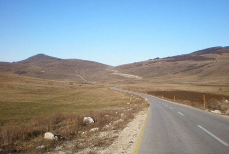Saobraćaj na putu Han Kola - Stričići obustavljen zbog bojevog gađanja
