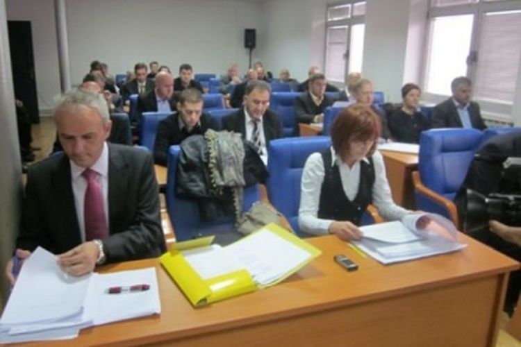 Odbornici u Živinicama gađali se jogurtom