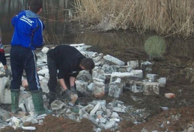 Sutra akcija čišćenja obale i korita rijeke Vrbas