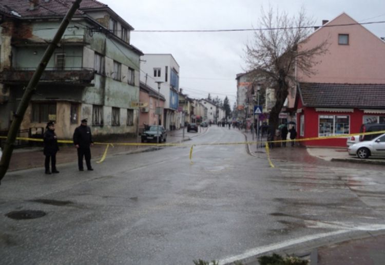 Policajac ranjen u pucnjavi tokom pljačke zlatare u Sanskom Mostu
