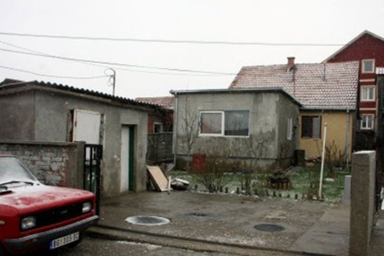 Nožem ubio suprugu, pa izvršio samoubistvo, tijela našao sin