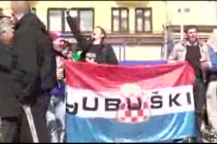 Navijači iz Ljubuškog na Trgu bana Jelačića skandirali Ajmo ustaše, ubij Srbina