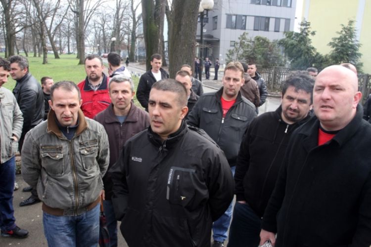 Činove dobili portiri i kafe-kuvari?