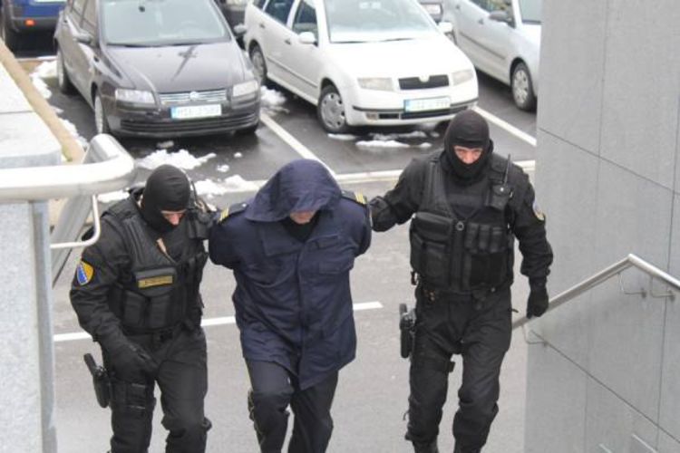 Zbog šverca kafe "palo" 13 carinika