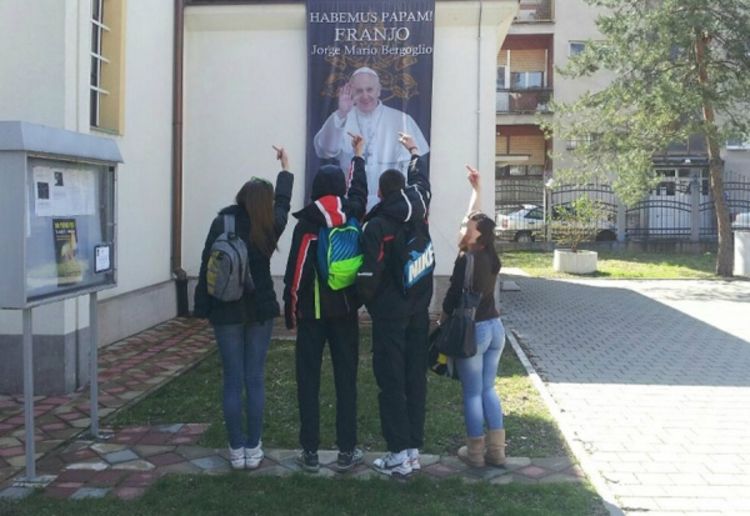 Bez kazne za srednji prst papi