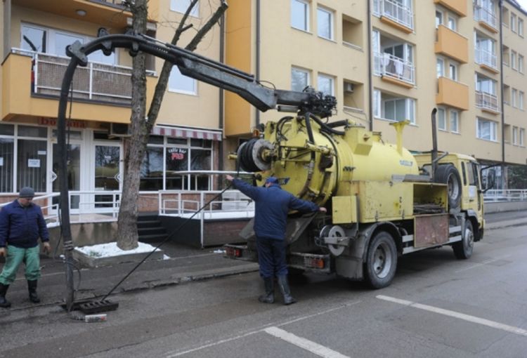 Počelo čišćenje slivnika
