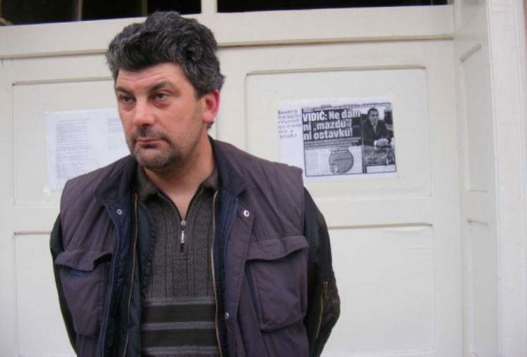 Srbija: Uhapšen zbog lijepljenja novinskih isječaka