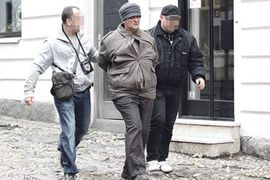 Pedofil namamio četvorogodišnjakinju lizalicama i žvakama, kamera ...