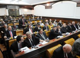 Odzvonilo visokim odborničkim platama