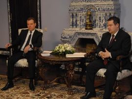 Medvedev: Srbija da "gura" proces oko Kosova, a ne Rusija