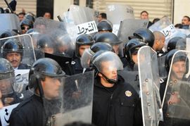 Islamisti napali policiju u Tunisu