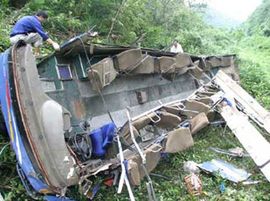 Autobus sletio sa puta, 26 poginulih