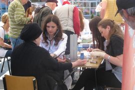 Studenti medicine mjerili građanima pritisak i šećer u krvi