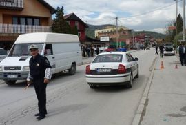 Strava u Kaknju: Muž ženu udario autom pa je zaklao na ulici