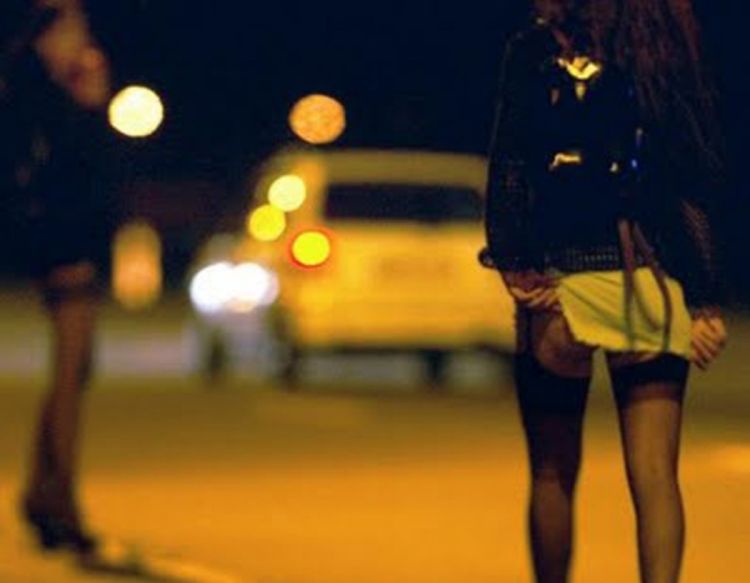 Prodao maloljetnu kćerku radi prostituisanja