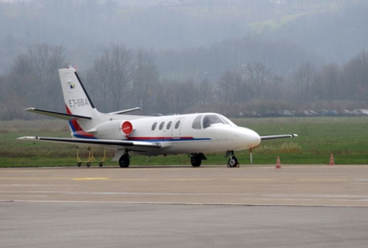 Cesna iz Austrije vraćena u RS: Avion ni na nebu ni na zemlji