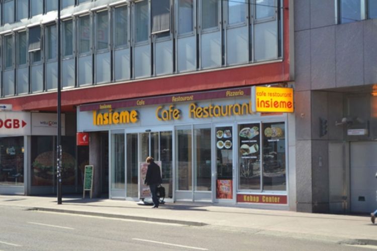 Ugostitelj zabranio ljubljenje u svom lokalu