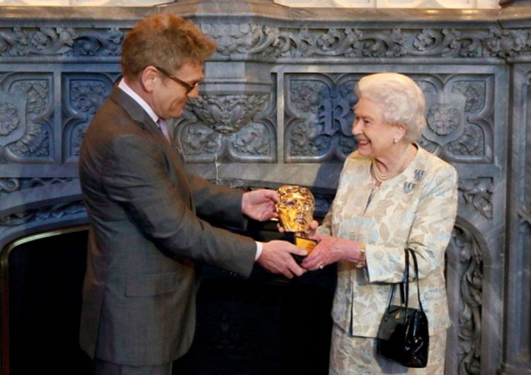 Elizabeti II počasna BAFTA za ulogu Bondove djevojke