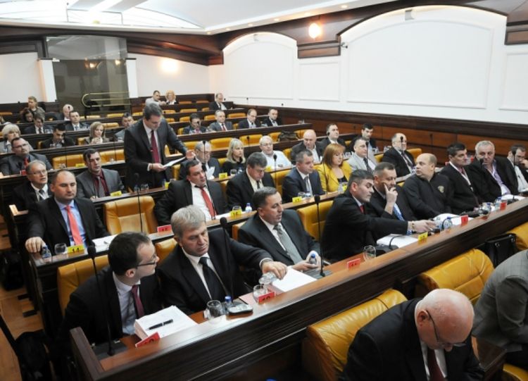 Odzvonilo visokim odborničkim platama
