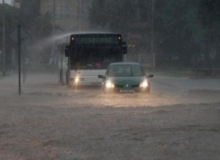 Poplavljen put u Grašnici