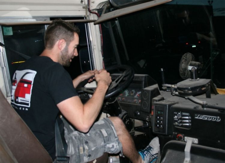 Ukrali autobus da bi otišli u diskoteku