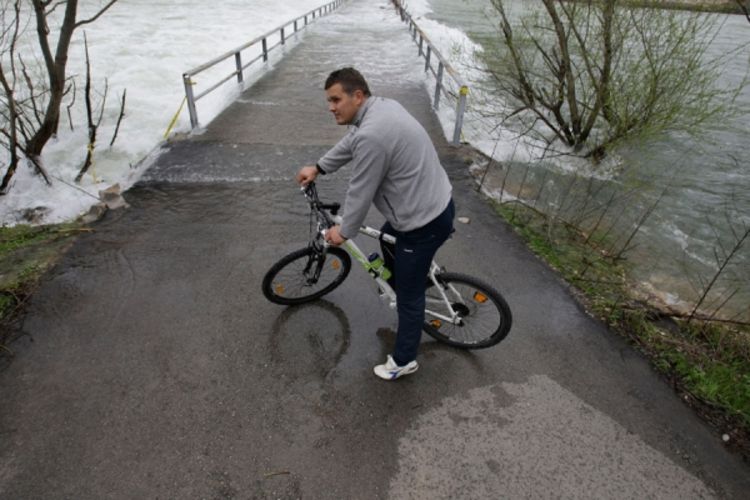 Sava se izlila kod Brčkog i Broda