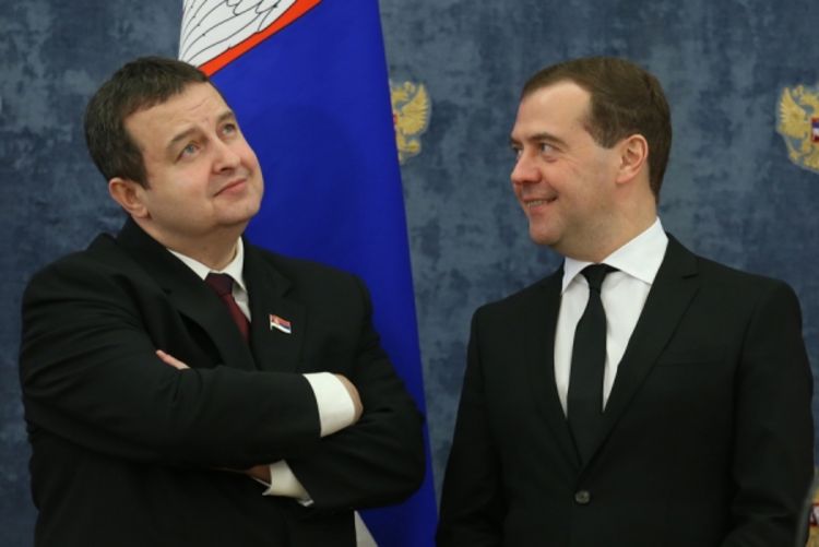 Medvedev: Srbija da "gura" proces oko Kosova, a ne Rusija
