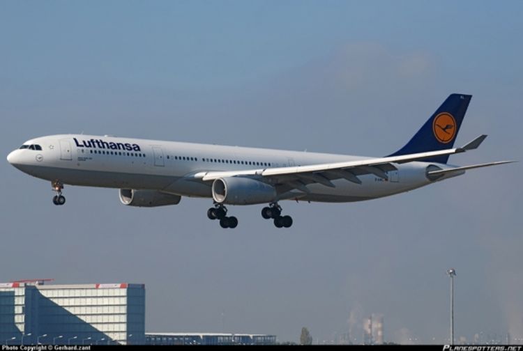 Oštećeni avion preletio Atlantik
