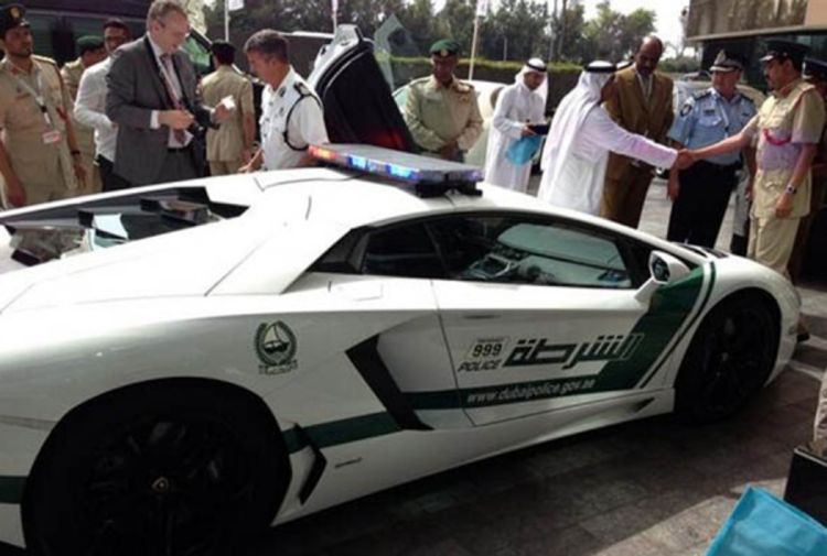 Aventador i  kamaro u policijskoj patroli u Dubaiju