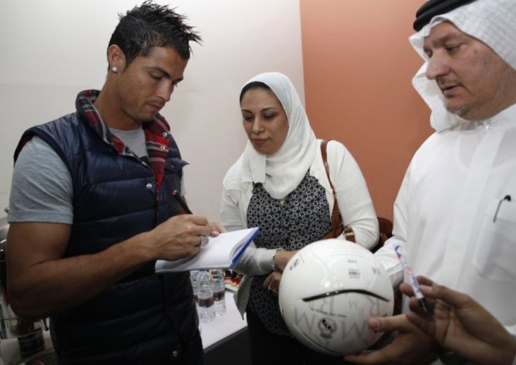 Ronaldo prelazi na islam?