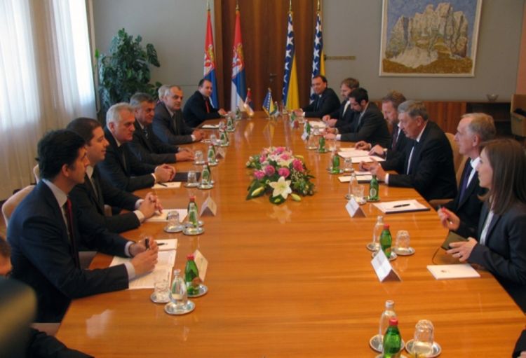 Počeo susret Nikolića, Radmanovića i Izetbegovića
