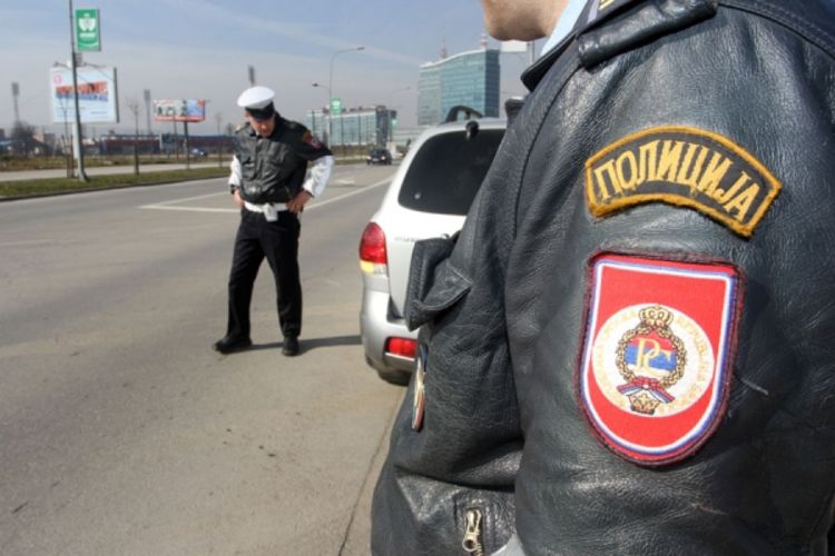 Policijsku uniformu prodaju na internetu