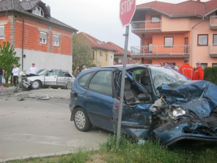 Crni bilans na putevima: Poginula dva vozača