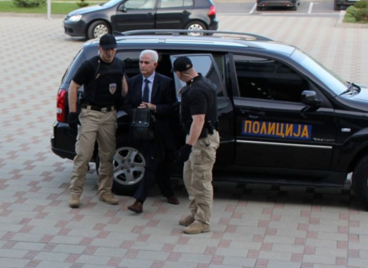 Budimir u pritvoru, vlast u haosu