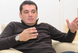 Funkcioner DS-a razlupao četiri automobila u Novom Sadu