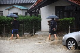 Nakon nevremena izbacuju mulj iz kuća