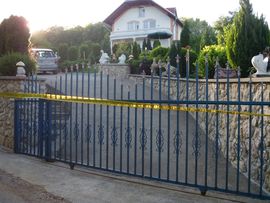 Muž se ugušio,  žena spasena