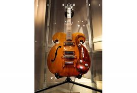 Gitara Bitlsa prodata za 408.000 dolara