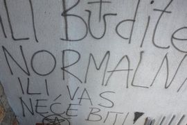 Ustaški grafit i prijeteće poruke na vratima Radija Imotski