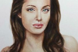 Objavljen portret Angeline Jolie bez dojki