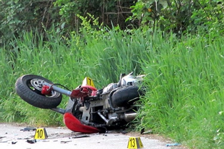 Rođaci se sudarili na motorima: Jedan poginuo, drugi u kritičnom stanju